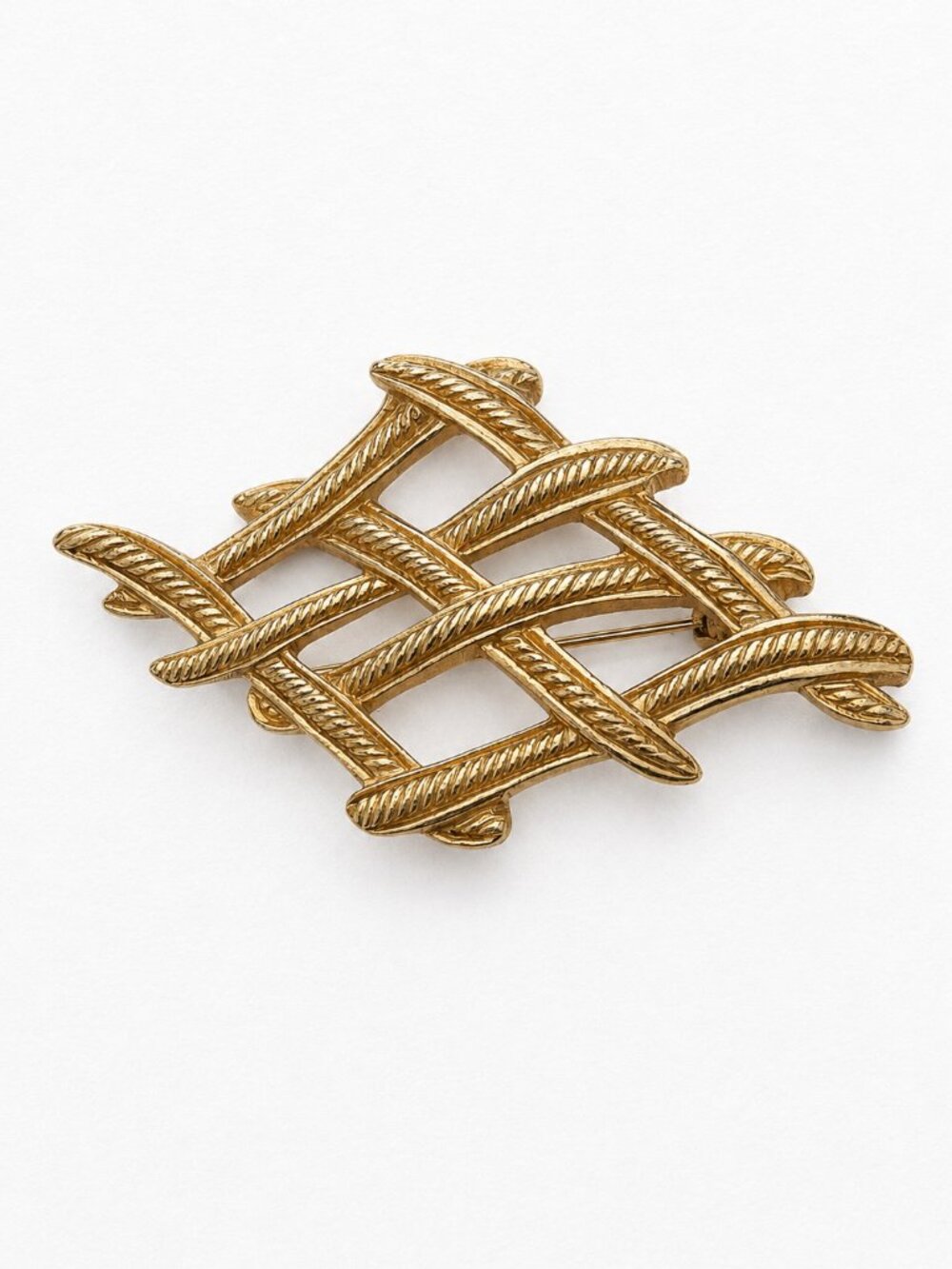 Trifari™ Gold Tone Woven Ribbon Lattice Brooch Pin Mid Century Vintage Signed